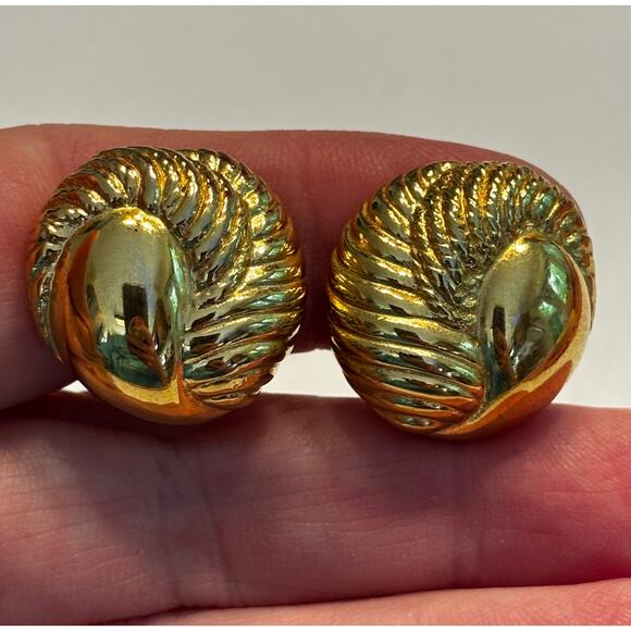 Vintage Monet clip on earrings shiny gold knotted textured dimensional 1980's - Picture 5 of 6